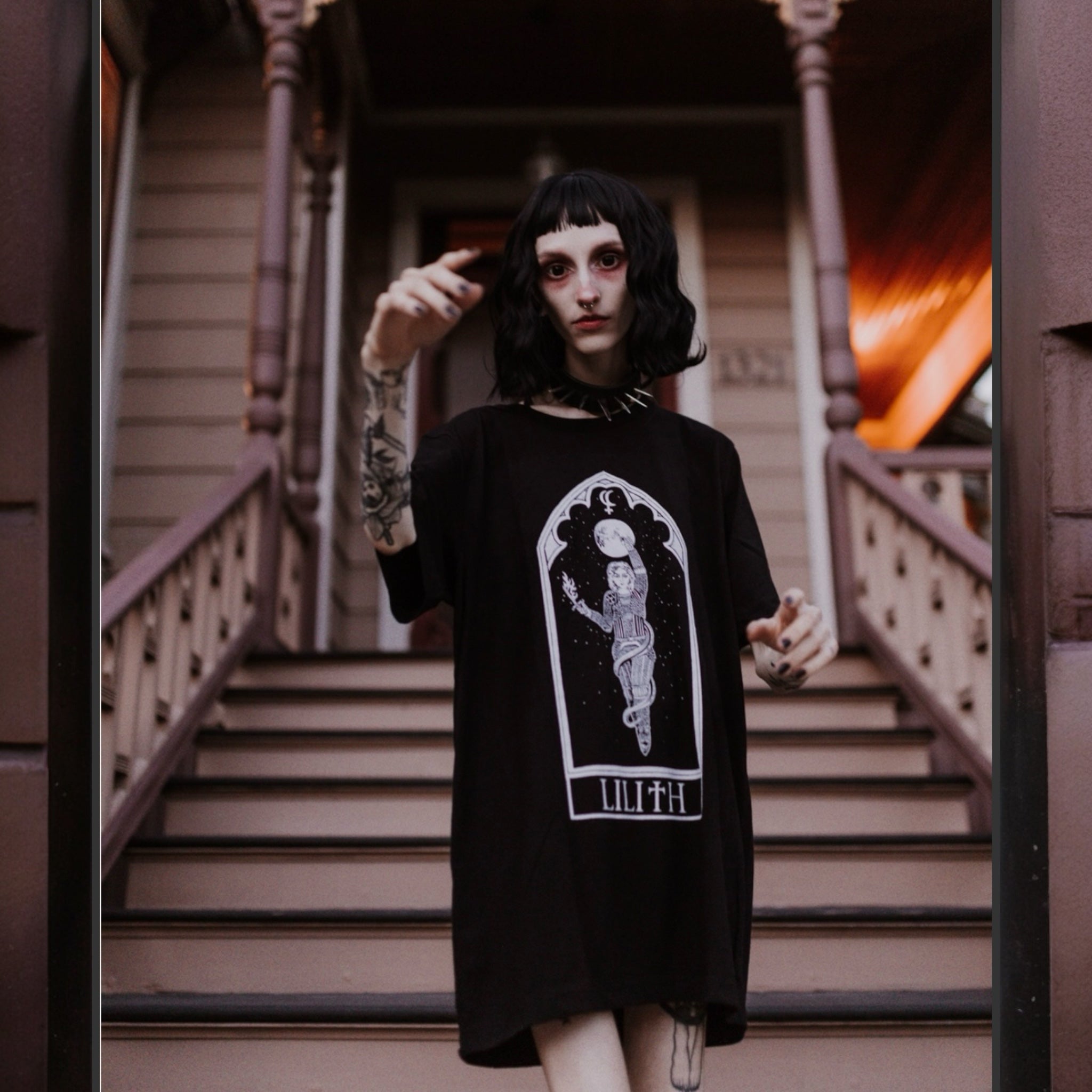LILITH ORACLE TEE - BLACK