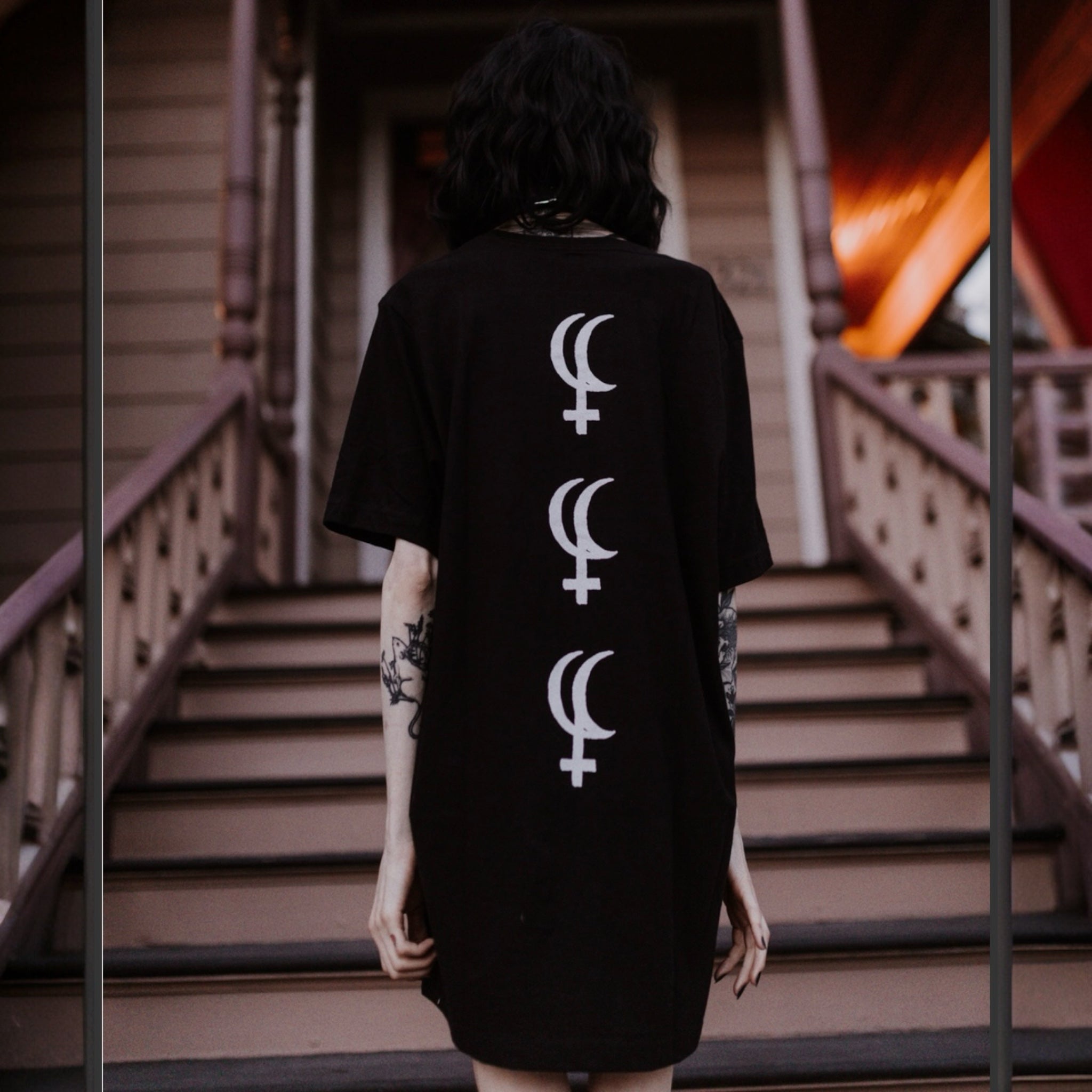 LILITH ORACLE TEE - BLACK